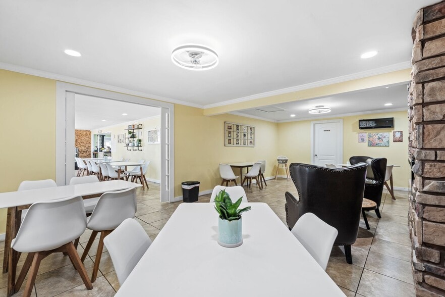 More Photos Of 808 Bypass Rd, Winchester Freestanding For Sale