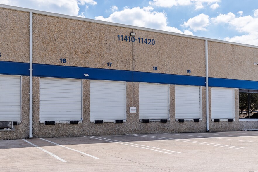 More Photos Of 11410-11420 Mathis Ave, Farmers Branch Distribution For Lease