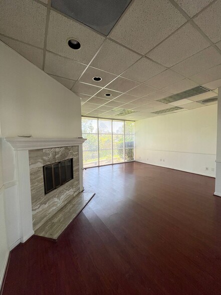 More Photos Of 23370 Moulton Pky, Laguna Hills Self Storage For Lease