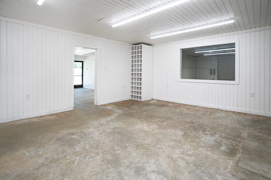 More Photos Of 15503 TX-110, Whitehouse Warehouse For Lease