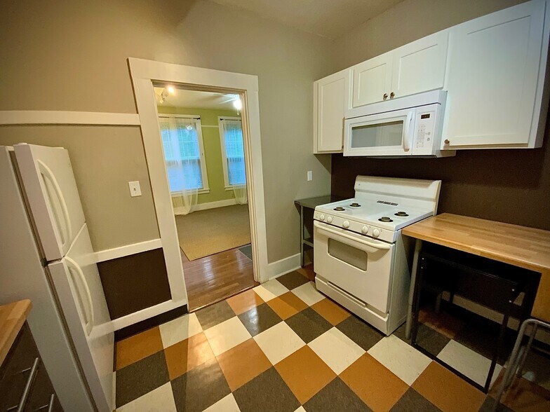 More Photos Of 1906 NW 25th Ave, Portland Apartments For Lease