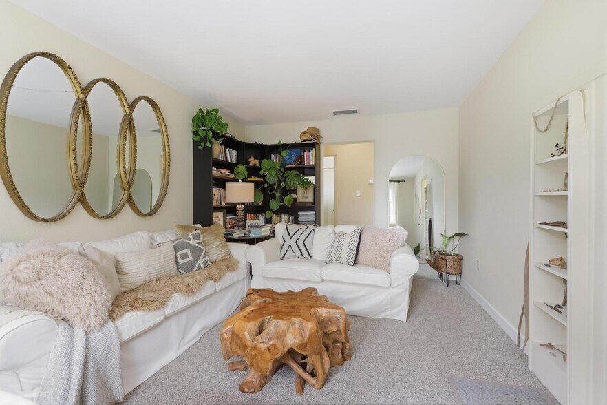 More Photos Of 642 Harwood St, Orlando Apartments For Sale