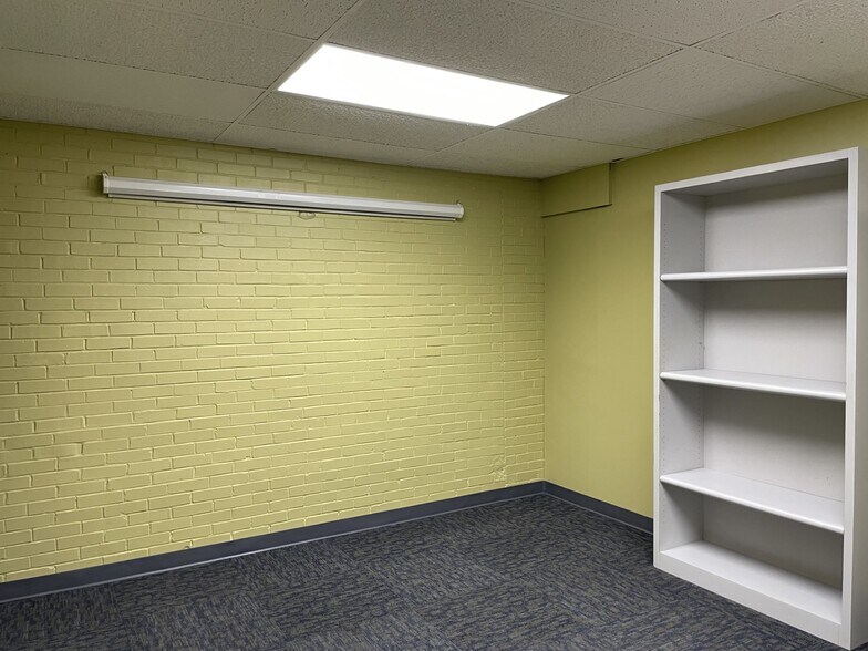 More Photos Of 15-17 S Oak St, Union Medical For Sale