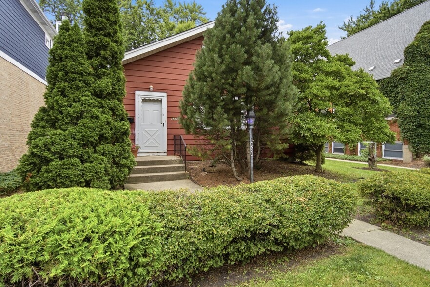 More Photos Of 6240 N Avondale Ave, Chicago Specialty For Sale