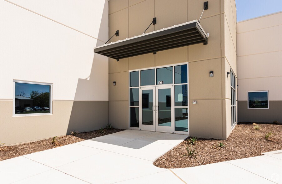 More Photos Of 176 Enterprise Pkwy, Boerne Unknown For Lease