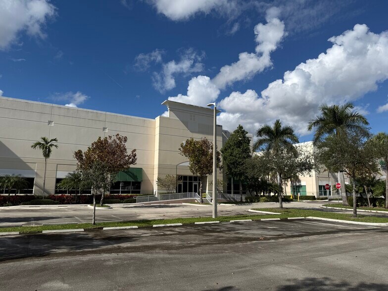 Primary Photo Of 2901 NW 27th Ave, Pompano Beach Distribution For Lease