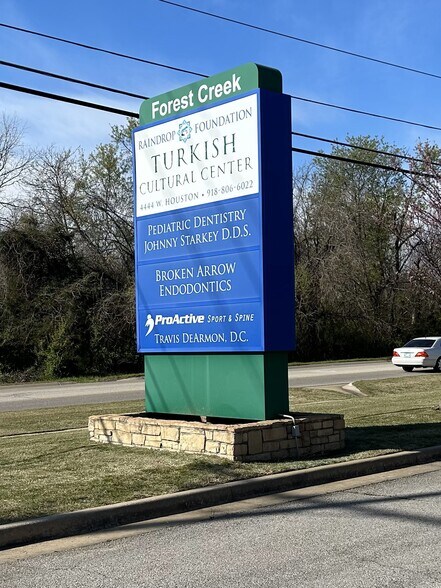 More Photos Of 4404-4416 W Houston St, Broken Arrow Medical For Sale