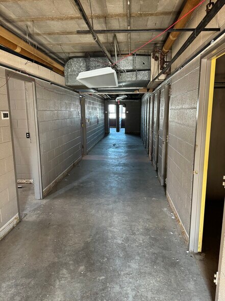 More Photos Of 220 S Madison St, Rockford Specialty For Sale