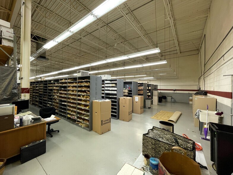 More Photos Of 37680 Mound Rd, Sterling Heights Warehouse For Lease