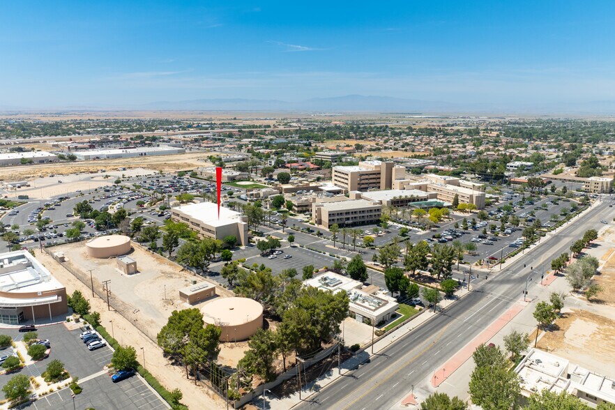 More Photos Of 44215 15th St W, Lancaster Medical For Lease