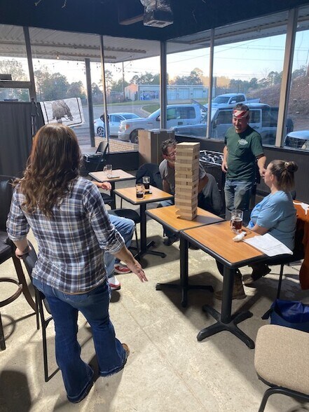 More Photos Of 600 N Main St, Lone Star Restaurant For Sale