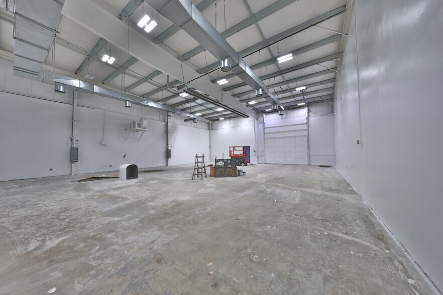 More Photos Of 12 Orben Dr, Landing Showroom For Lease