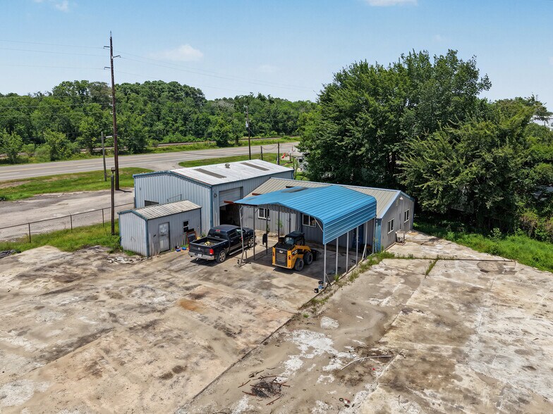 More Photos Of 17928 Beaumont Hwy, Houston Warehouse For Lease