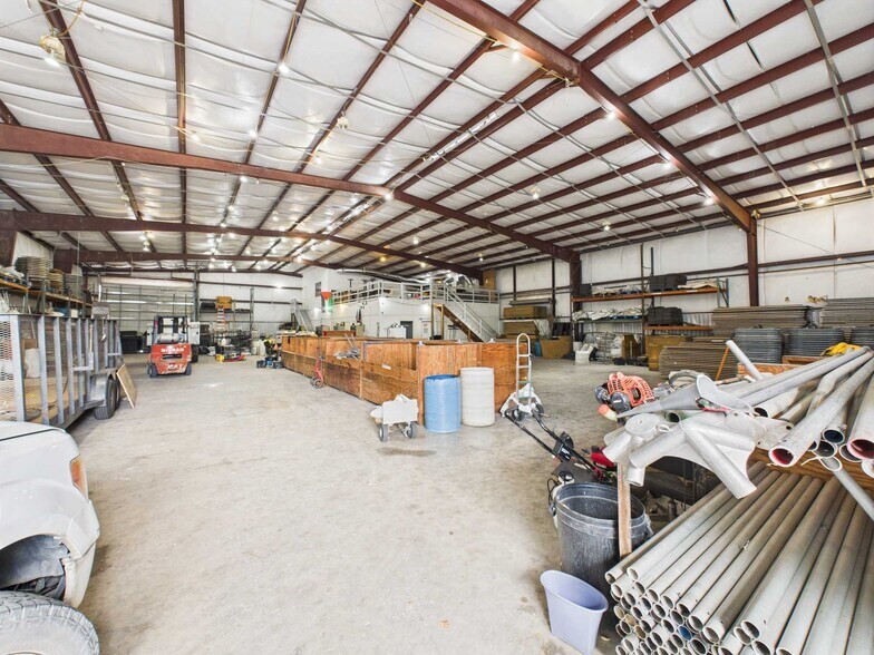 More Photos Of 14141 Interdrive, Houston Warehouse For Lease