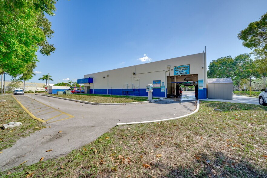 More Photos Of 8291 N University Dr, Tamarac Service Station For Sale