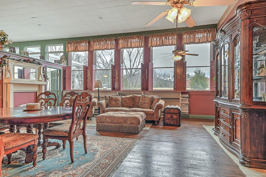 More Photos Of 19407 Bethel Rd, Abingdon Flex For Sale