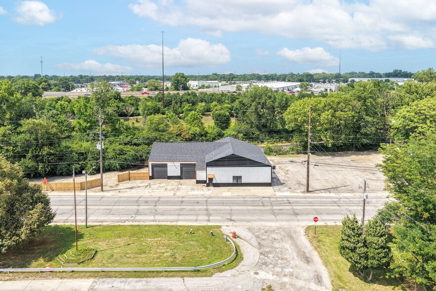 More Photos Of 3910 E 21st St, Indianapolis Auto Repair For Sale