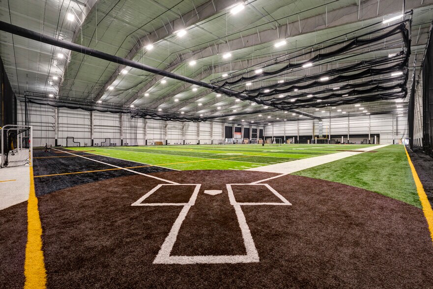 More Photos Of 7095 S Ballpark Dr, Franklin Office For Lease