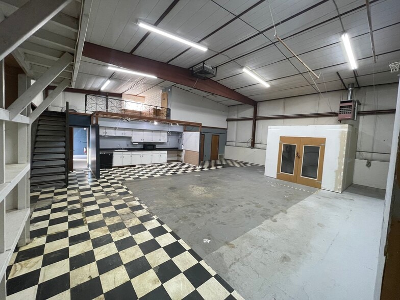 More Photos Of 3310-3320 S Knox Ct, Englewood Research And Development For Lease