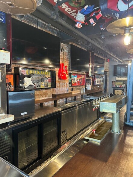 More Photos Of 701 S Broadway, Saint Louis Restaurant For Sale