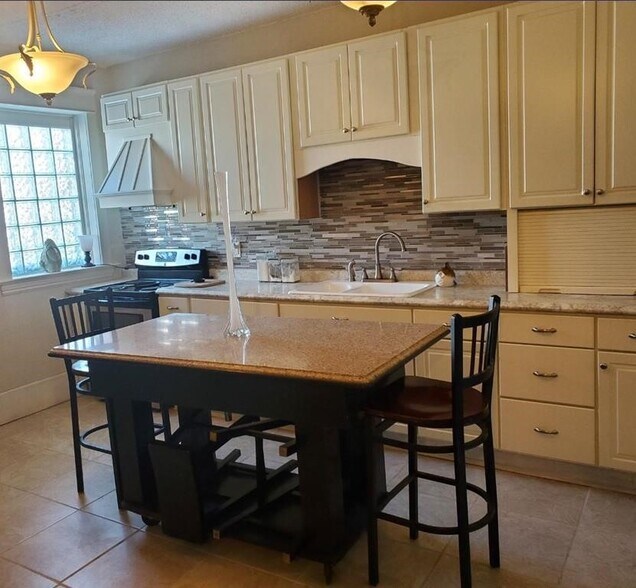 More Photos Of 112 W Main St, Belle Plaine Storefront Retail Residential For Sale