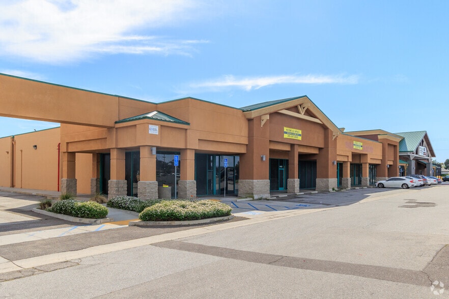 More Photos Of 6404-6514 South St, Lakewood Unknown For Lease