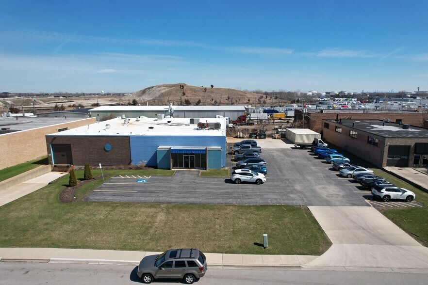 More Photos Of 825 Nicholas Blvd, Elk Grove Village Warehouse For Sale