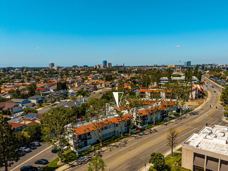 More Photos Of 1820 W Orangewood Ave, Orange Office For Lease
