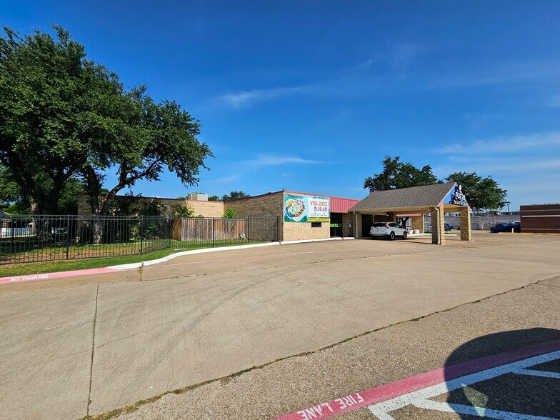 More Photos Of 3114 Old Denton Rd, Carrollton Specialty For Sale