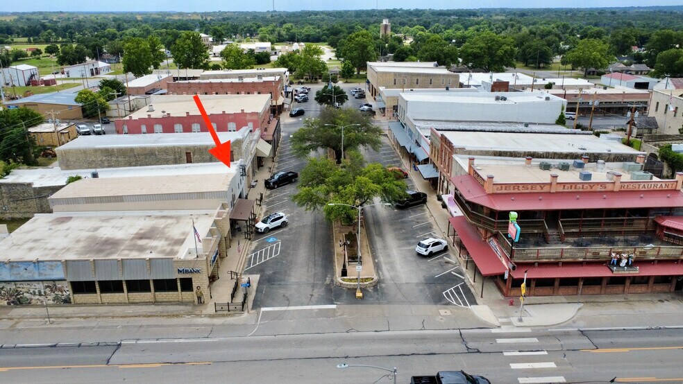 More Photos Of 125 N Pecan St, Hico General Retail For Sale