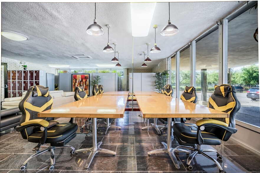 More Photos Of 622 Kempner, Galveston Loft Creative Space For Lease