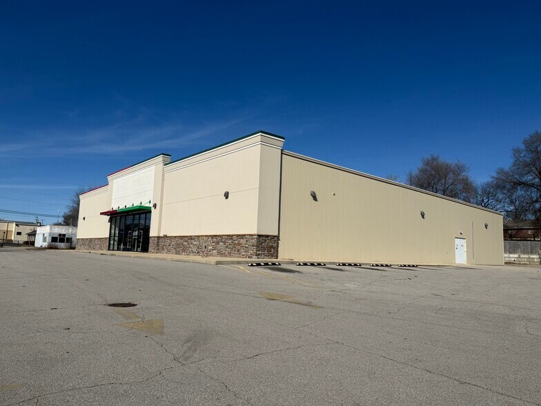 More Photos Of 503 E Main St, Willow Springs General Retail For Sale