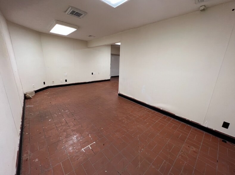 More Photos Of 3644 Victory Dr, Columbus Restaurant For Lease