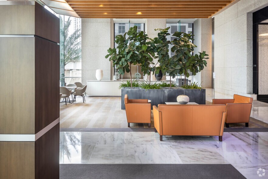 More Photos Of 200 S Biscayne Blvd, Miami Coworking Space