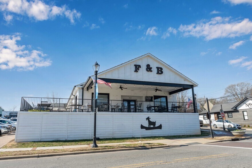More Photos Of 142 8th Ave, Cramerton Restaurant For Sale