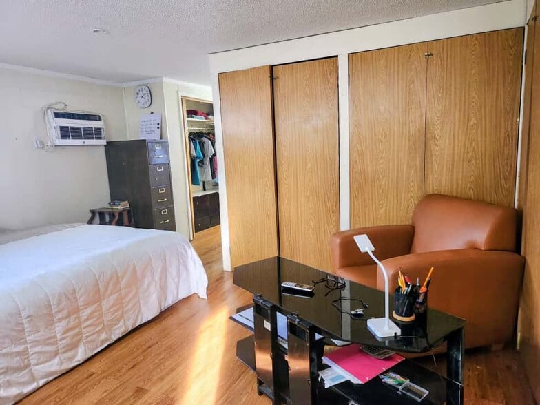 More Photos Of 317 S State St, Westville Hotel For Sale