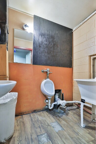 More Photos Of 1841 S Treadaway Blvd, Abilene Industrial For Sale