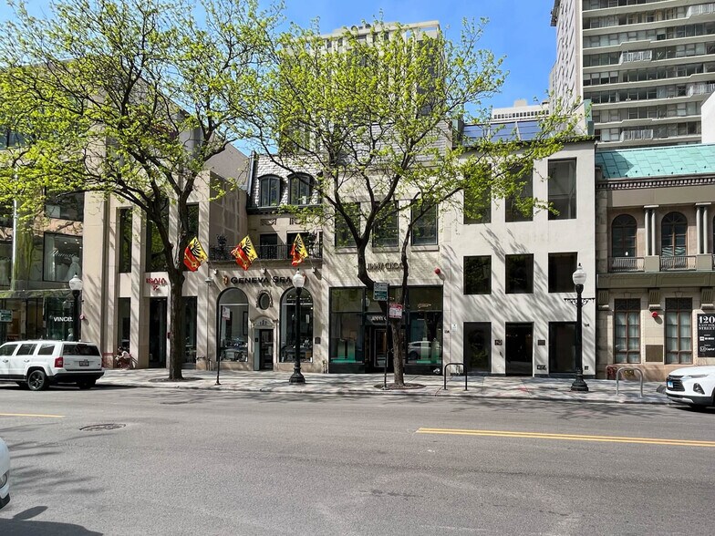 More Photos Of 114 E Oak St, Chicago Freestanding For Lease