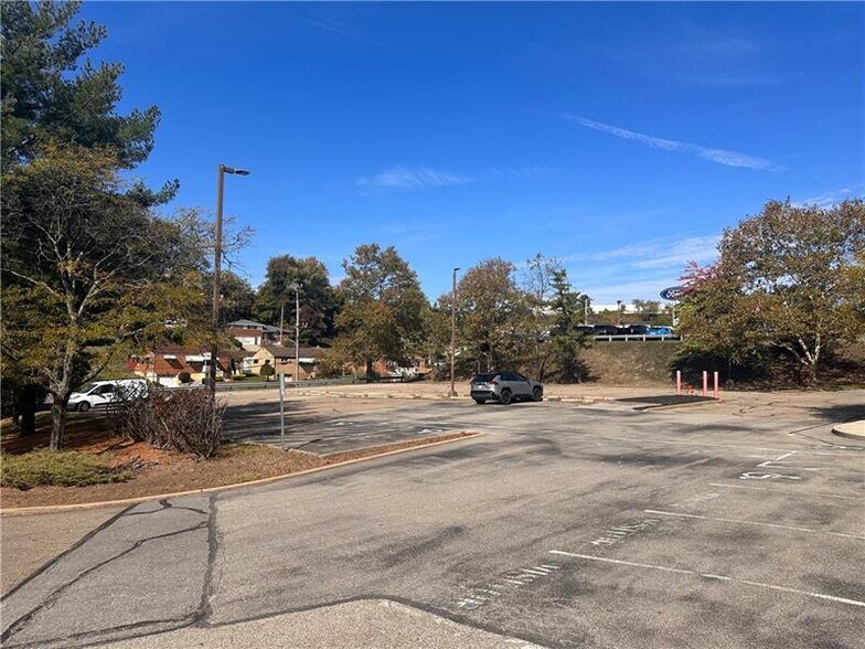 More Photos Of 800 Regis Ave, Pittsburgh Medical For Lease