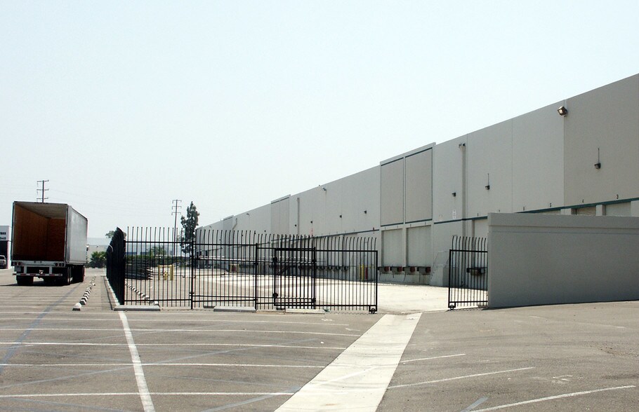 More Photos Of 15050-15066 Shoemaker Ave, Santa Fe Springs Distribution For Lease