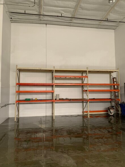 More Photos Of 1376 Walter St, Ventura Light Manufacturing For Lease