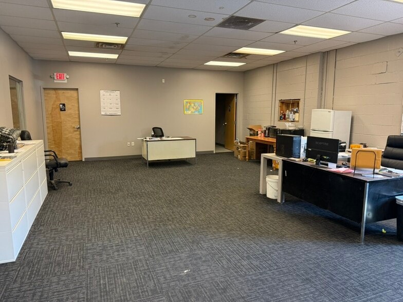 More Photos Of 620 South St, Holbrook Warehouse For Lease