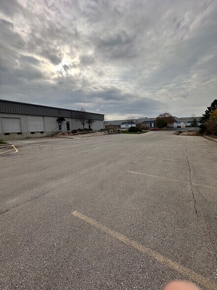 More Photos Of 2211-2219 Eagle Dr, Middleton Flex For Lease