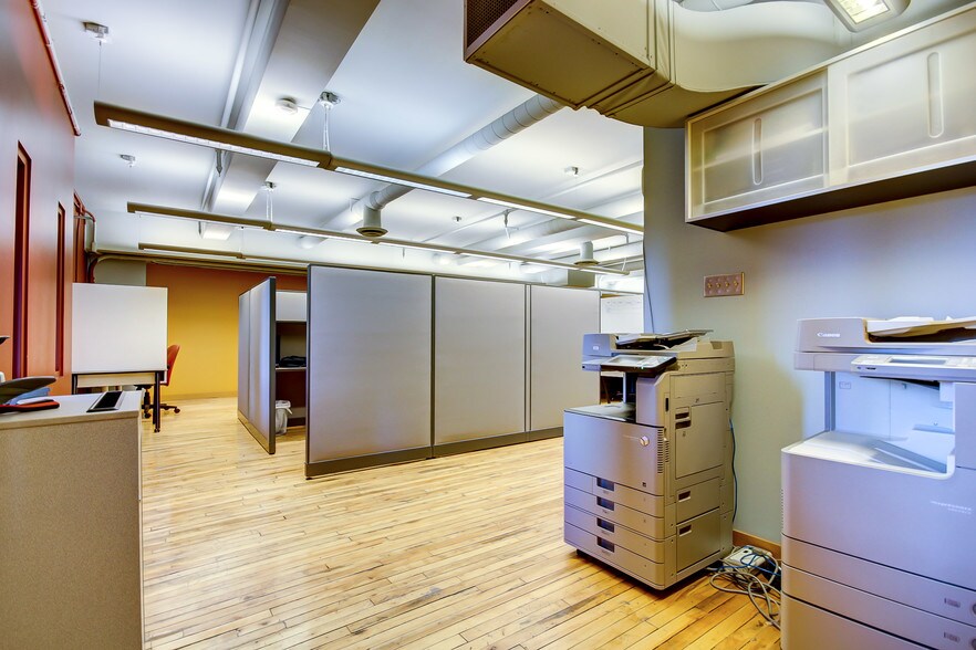 More Photos Of 75 Prom Du Portage, Gatineau Storefront Retail Office For Sale