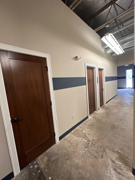 More Photos Of 5967 Merle Hay Rd, Johnston Storefront Retail Office For Lease