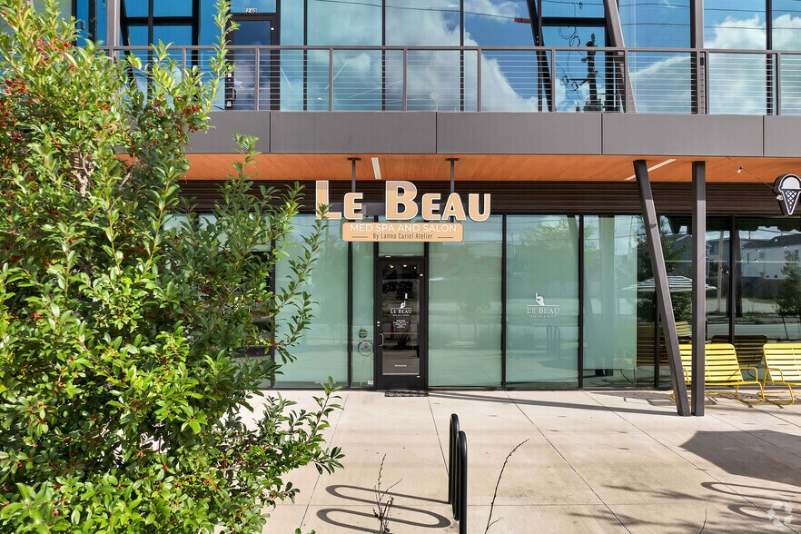 More Photos Of 1324 N Shepherd Dr, Houston Storefront Retail Office For Lease