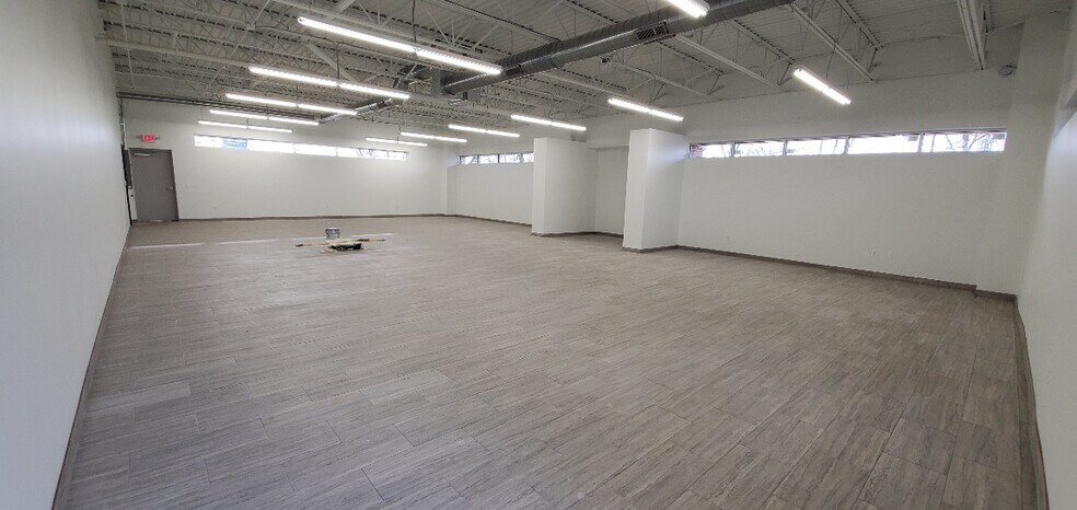 More Photos Of 20930 Meyers Rd, Oak Park Office For Sale