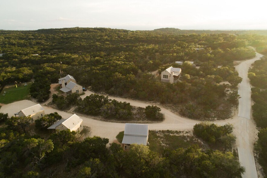 More Photos Of 7400 McGregor Ln, Dripping Springs Hotel For Sale