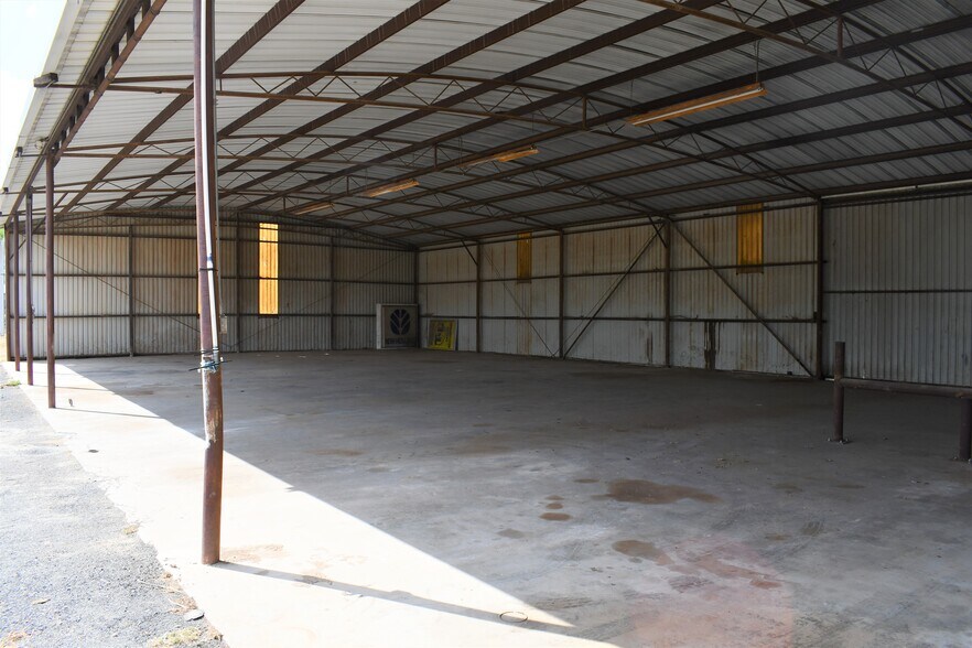 More Photos Of 1737 Hwy 81, Pearsall Warehouse For Sale