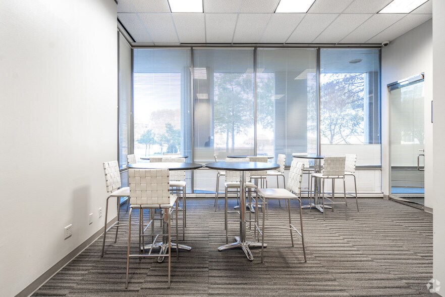 More Photos Of 2425 & 2435 N Central Expy, Richardson Unknown For Lease